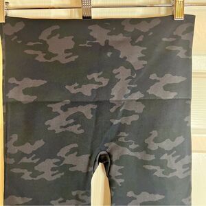 Spanx Camo Compression Leggings‎ Size Medium Full Length Athletic